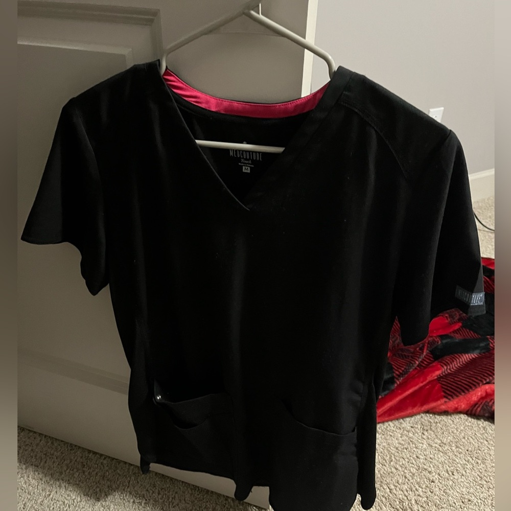 Medcouture medium scrub top